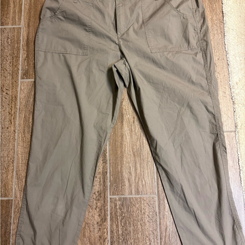 Liz Claiborne Tan Capris Relaxed Fit